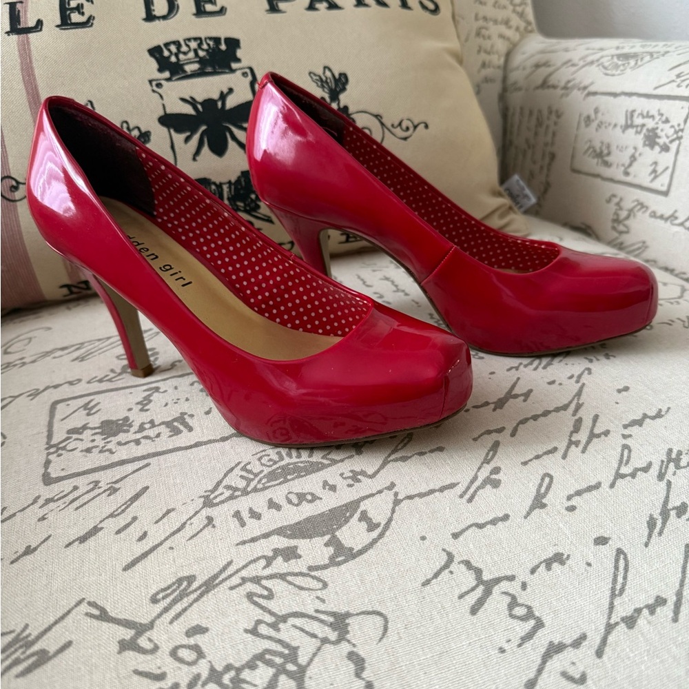 Madden Girl Glossy Red Heels, Size 6 - Picture 3 of 7